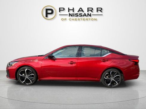 Used 2023 Nissan Altima 2.5 SR w/ SR Premium Package FWD image 2