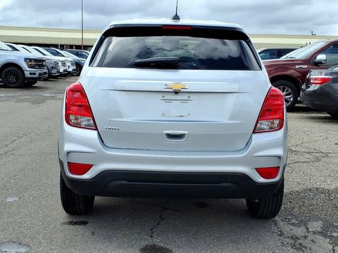 Used 2020 Chevrolet Trax LS w/ Tint and Cruise Package FWD image 4