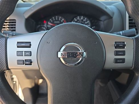 Used 2014 Nissan Frontier SV image 26