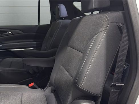 Used 2025 Chevrolet Traverse LT image 25