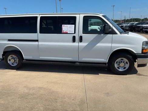 Used 2025 Chevrolet Express 3500 LT w/ LT Preferred Equipment Group RWD image 2