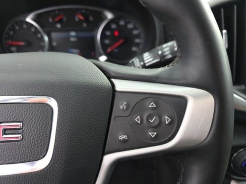 Used 2024 GMC Terrain SLT image 18