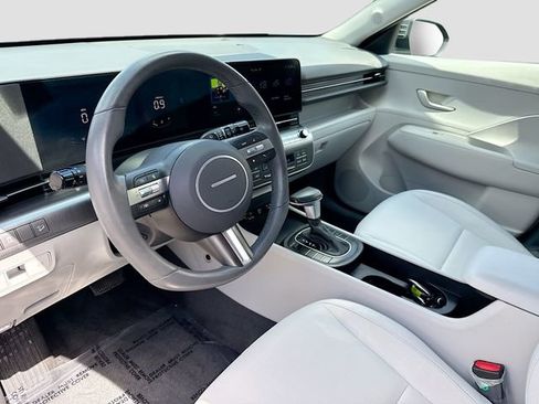 Certified 2025 Hyundai Kona SEL FWD image 9