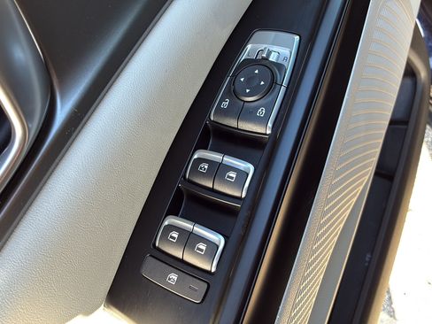 Used 2024 Kia Carnival LX FWD image 12