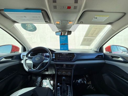 Certified 2024 Volkswagen Taos SE image 9