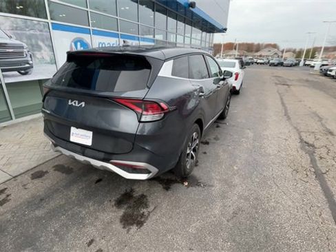Used 2023 Kia Sportage EX image 7