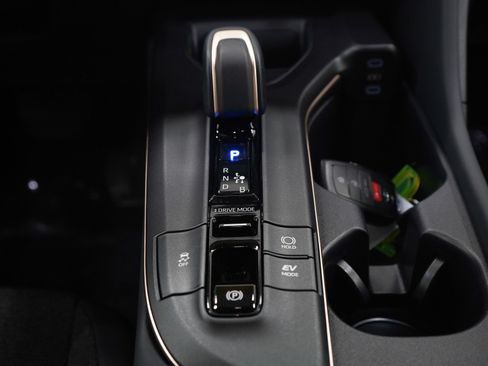 Used 2023 Toyota Crown AWD/4WD image 16