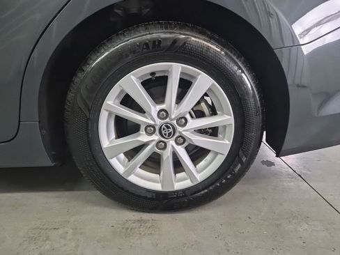 Used 2025 Toyota Camry LE image 9