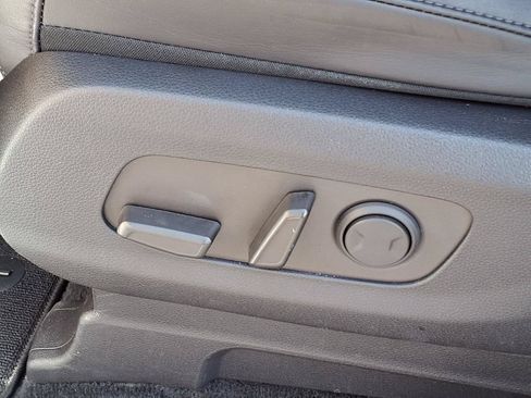 Used 2024 Kia Carnival EX FWD image 27