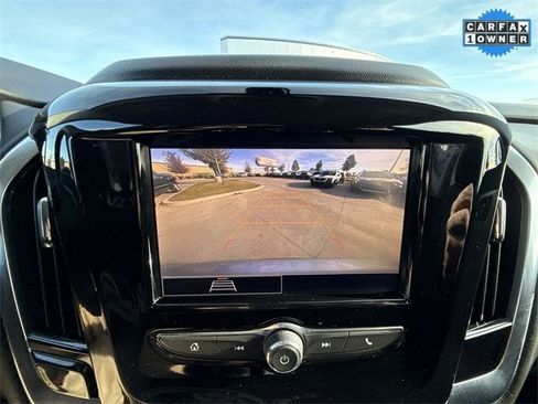 Used 2021 Chevrolet Traverse LS image 17