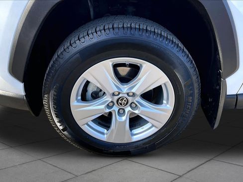 Certified 2021 Toyota RAV4 LE w/ Carpet Mat Package (TMS) AWD/4WD image 11