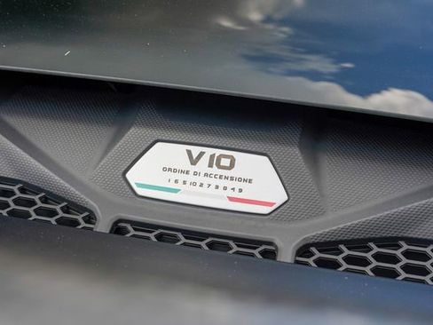 Used 2022 Lamborghini Huracan EVO RWD image 46