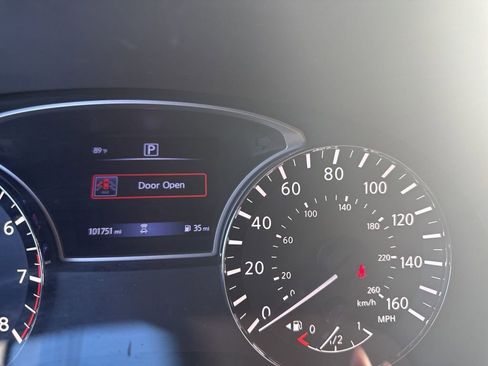 Used 2018 Nissan Pathfinder S image 5