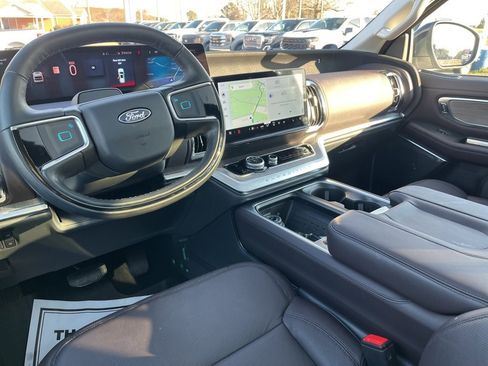 Used 2025 Ford Expedition Platinum w/ Platinum Ultimate Package image 12