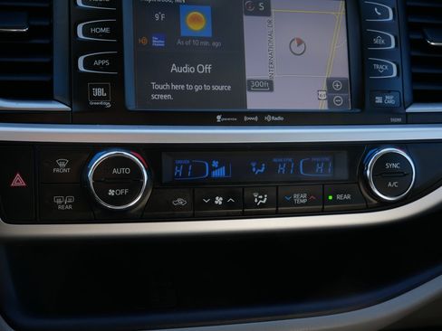 Used 2019 Toyota Highlander Limited image 23