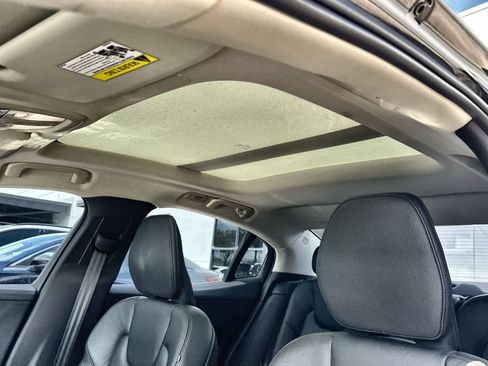 Used 2023 Volvo S60 T8 Plus image 28