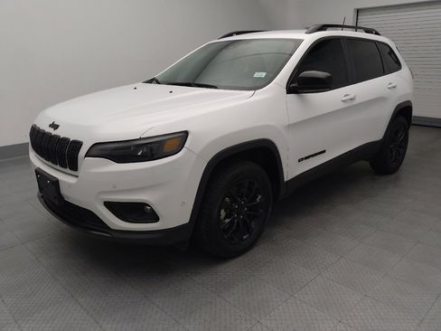 Used 2023 Jeep Cherokee Altitude Lux AWD/4WD image 2