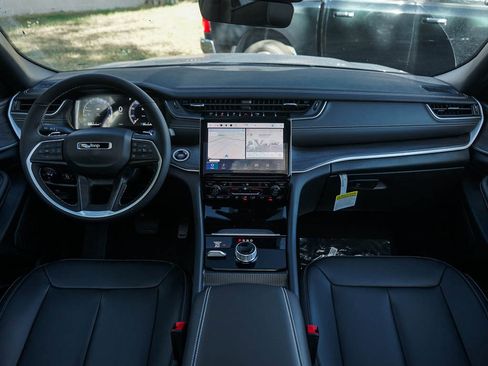 New 2025 Jeep Grand Cherokee Limited image 13