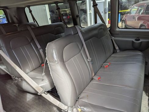 Used 2022 Chevrolet Express 3500 LS RWD image 7