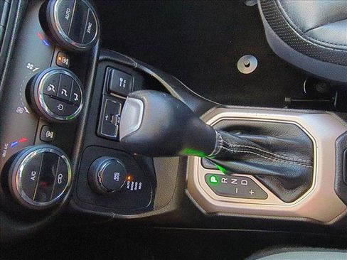 Used 2015 Jeep Renegade Limited image 14