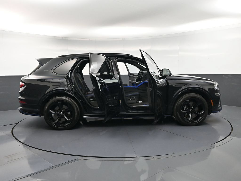 Certified 2025 Bentley Bentayga AWD/4WD image 40
