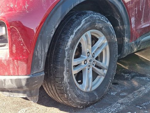 Used 2023 Ford Explorer XLT w/ Equipment Group 202A image 4