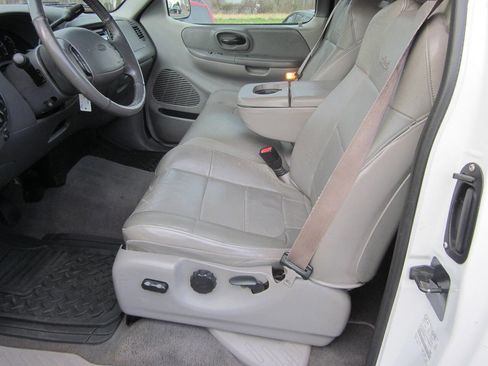 Used 2002 Ford F150 Lariat image 9