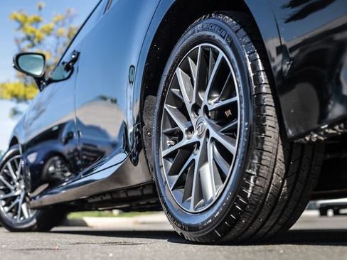 Used 2018 Lexus ES 350 w/ Luxury Package w/Wood Trim FWD image 20