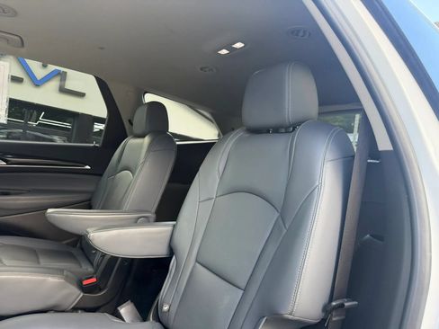 Used 2019 Buick Enclave Essence FWD image 37