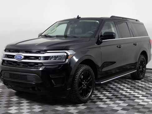 Used 2023 Ford Expedition Max XLT AWD/4WD image 2