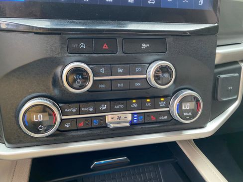 Used 2024 Ford Expedition XLT image 74