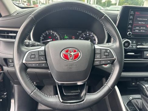 Used 2021 Toyota Highlander XLE FWD image 22