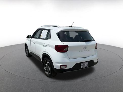 Used 2025 Hyundai Venue SEL FWD image 11