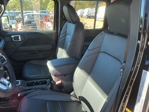 New 2026 Jeep Wrangler Unlimited Sahara AWD/4WD image 18