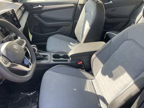 New 2026 Volkswagen Jetta SE FWD image 24