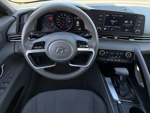 Used 2021 Hyundai Elantra SEL image 11