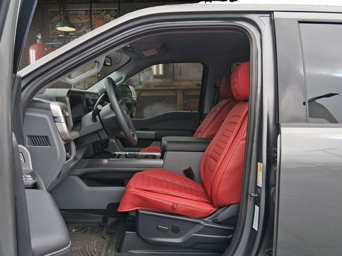 Used 2025 Ford F250 XLT w/ Black Appearance Package AWD/4WD image 16