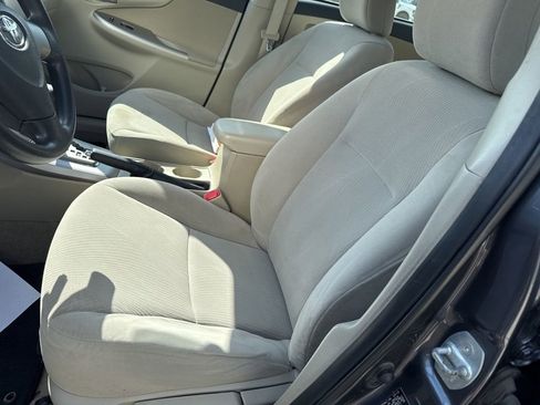 Used 2013 Toyota Corolla LE image 8