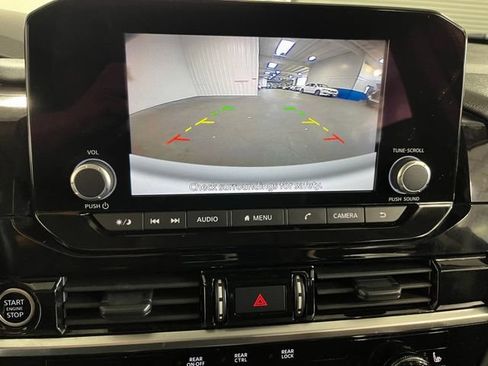 Used 2024 Nissan Pathfinder SV FWD image 28