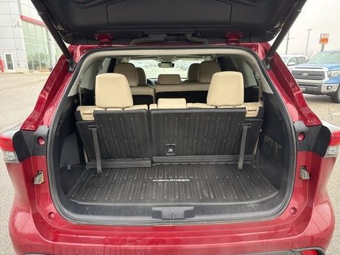 Certified 2021 Toyota Highlander XLE image 13