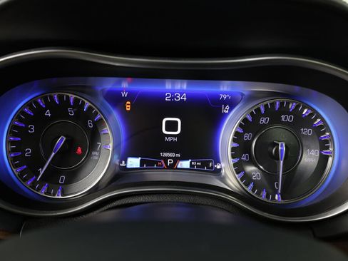 Used 2015 Chrysler 300 C Platinum w/ Harman/Kardon Audio Group AWD/4WD image 30