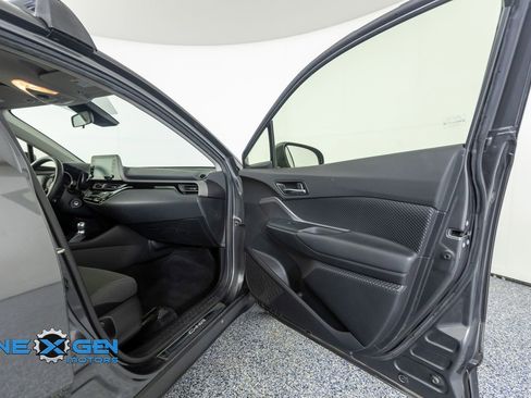 Used 2021 Toyota C-HR LE FWD image 37