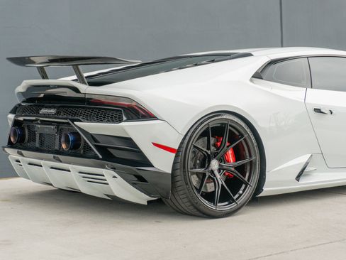 Used 2020 Lamborghini Huracan EVO image 33