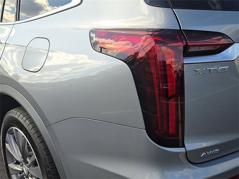 Used 2025 Cadillac XT6 Premium Luxury image 12