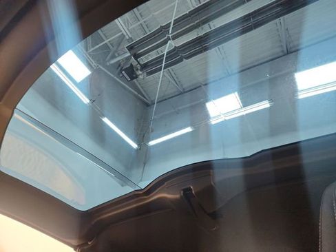 Used 2023 Chevrolet Corvette Stingray w/ Z51 Performance Package image 17