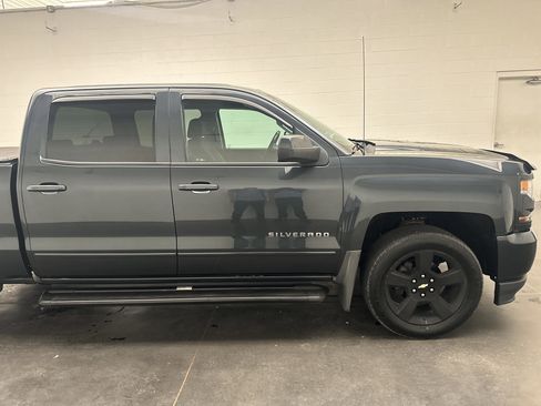 Used 2018 Chevrolet Silverado 1500 LT w/ All Star Edition AWD/4WD image 10