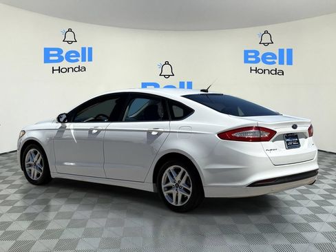 Used 2016 Ford Fusion SE FWD image 3