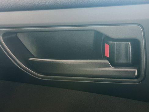 Used 2024 Toyota Highlander LE image 29