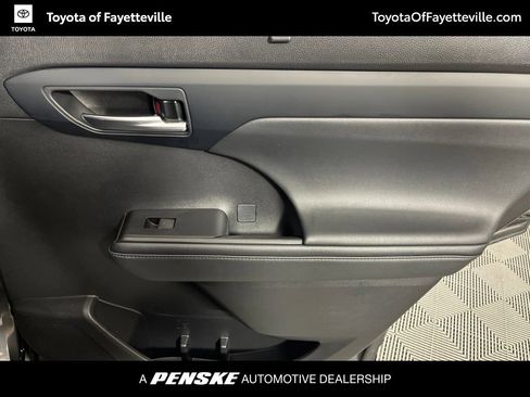 Used 2021 Toyota Highlander XSE FWD image 16