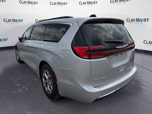 Used 2023 Chrysler Pacifica Limited FWD image 3